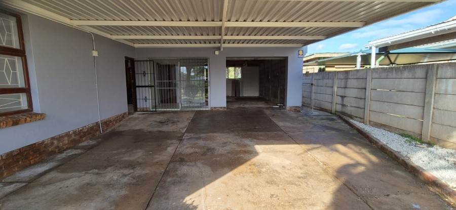 4 Bedroom Property for Sale in Windsor Park Eastern Cape